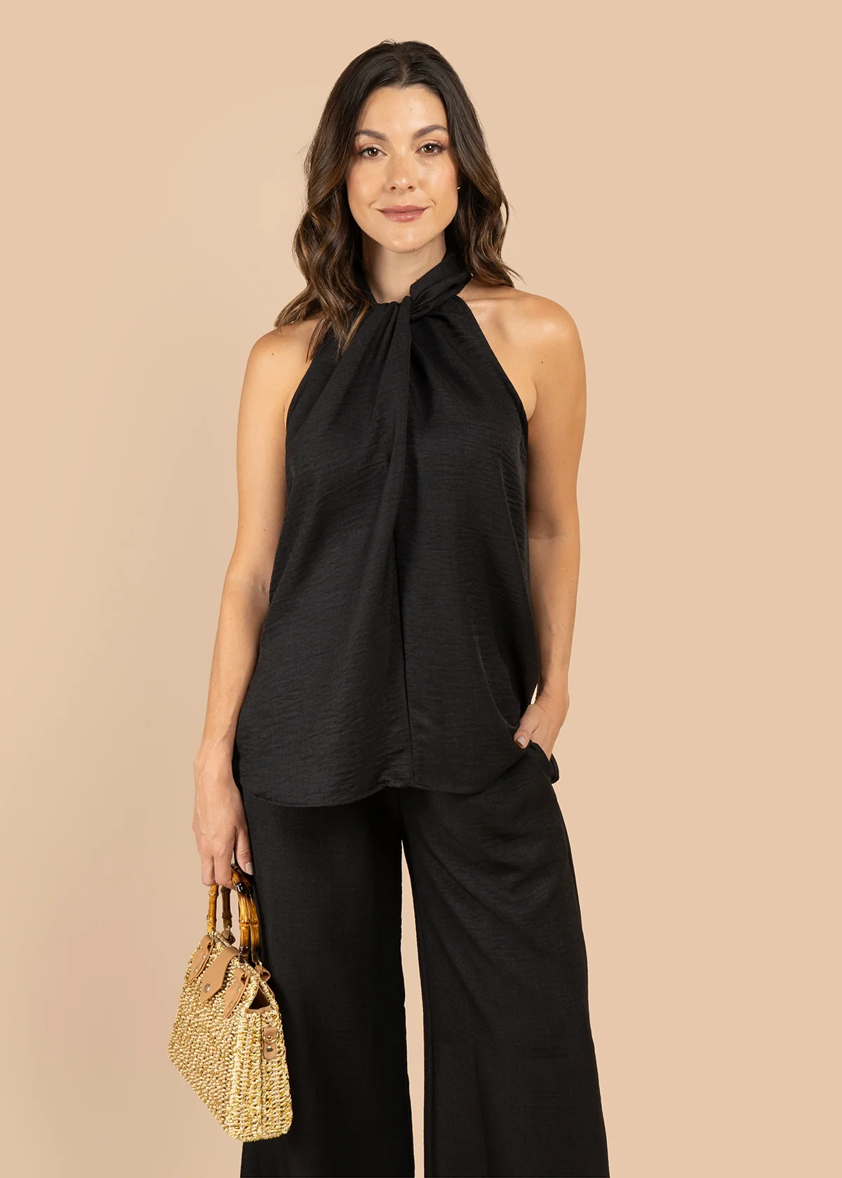 Blusa color negro con nudo en el cuello 105801
