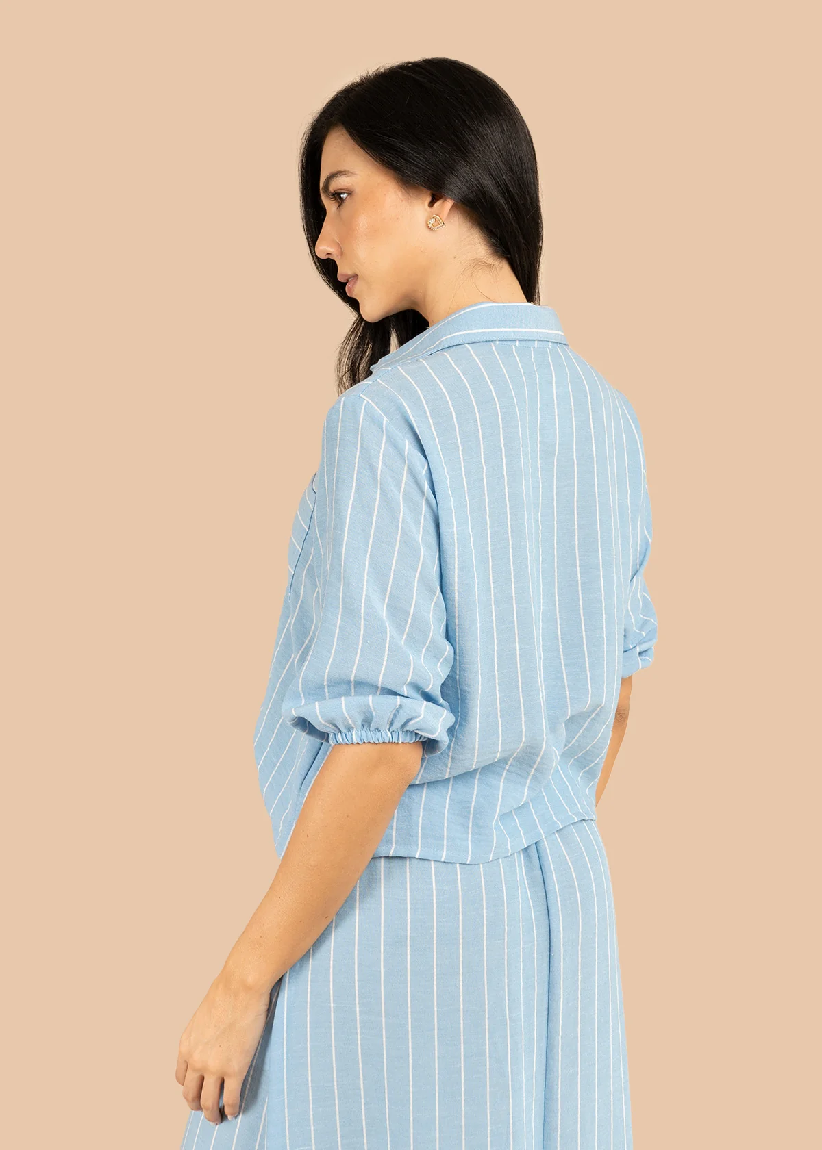 Blusa color azul claro con rayas blancas verticales 106229 - Image 6