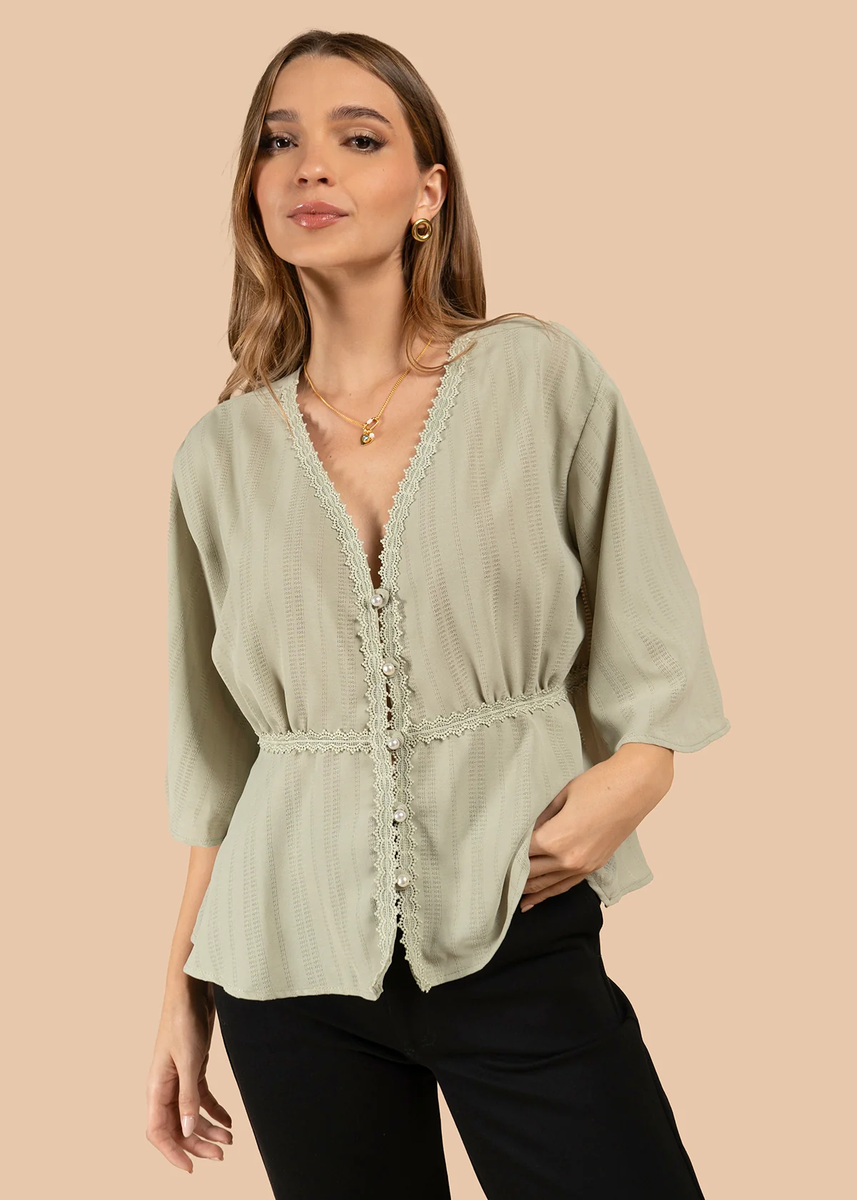 Blusa color verde con cuello en V 105842 - Image 4