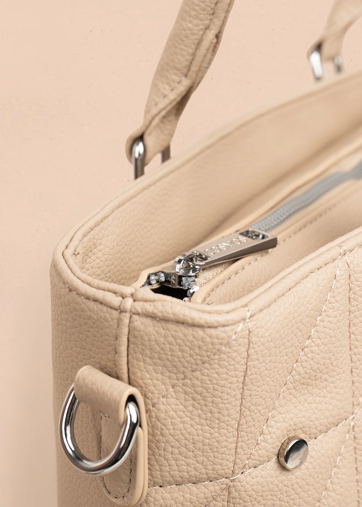 Bolso tipo shopping color beige textura acolchada 106287 - Image 5