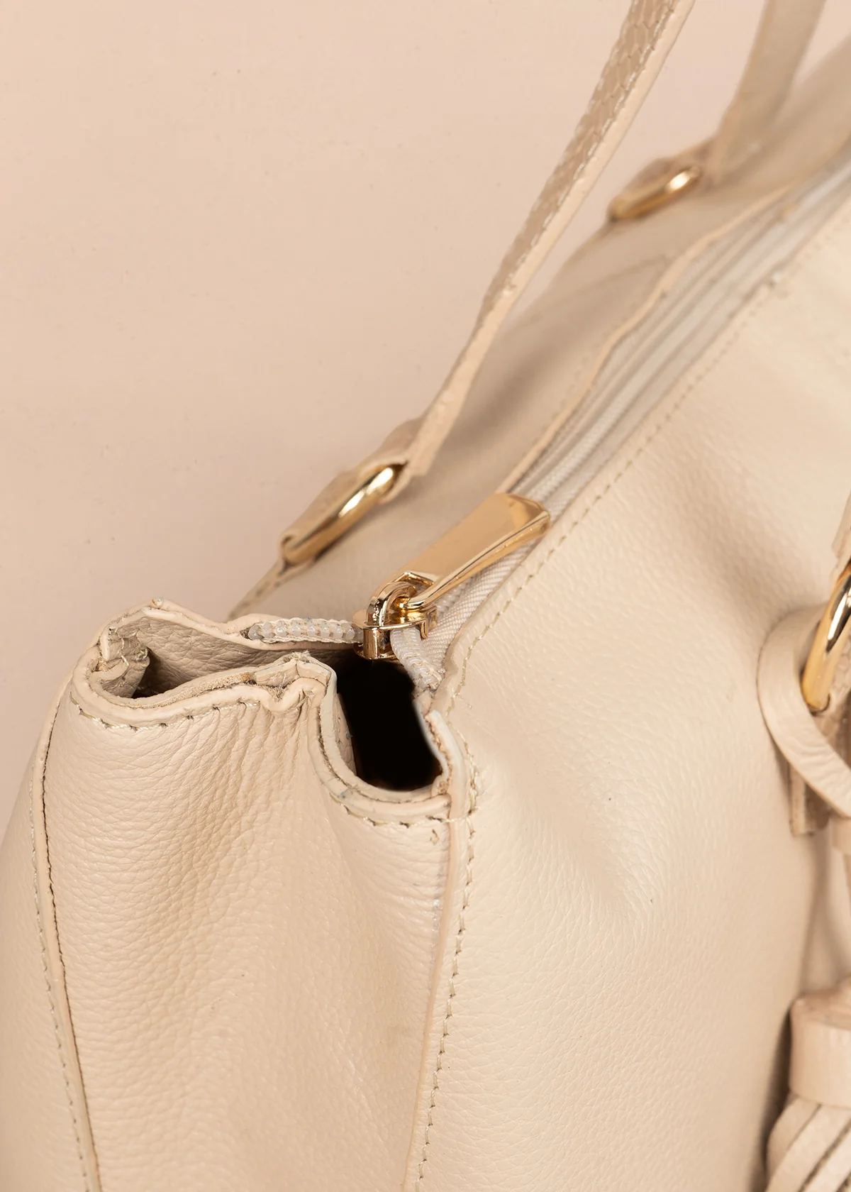 Bolso tipo shopping en cuero color beige con asas textura croco 105785 - Image 4