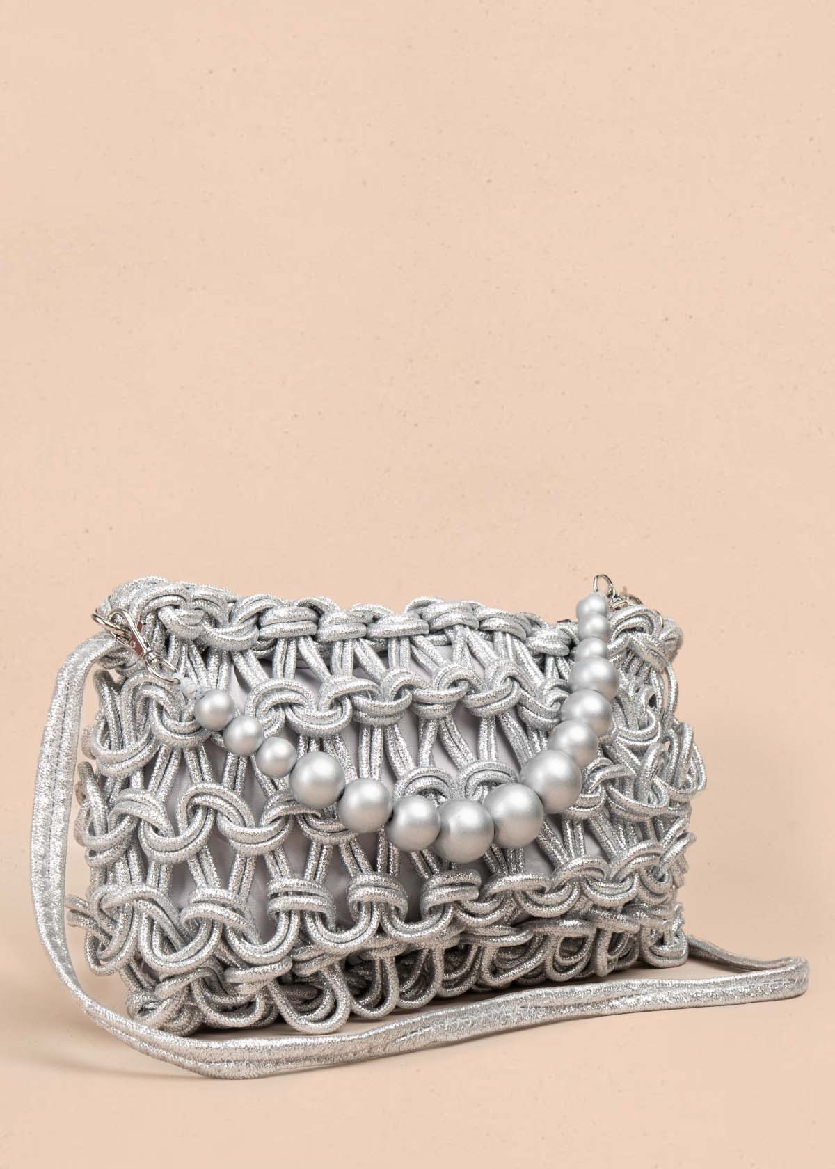 Bolso manos libres color plata con tejido de cuerda y asa de perlas 105938 - Image 3