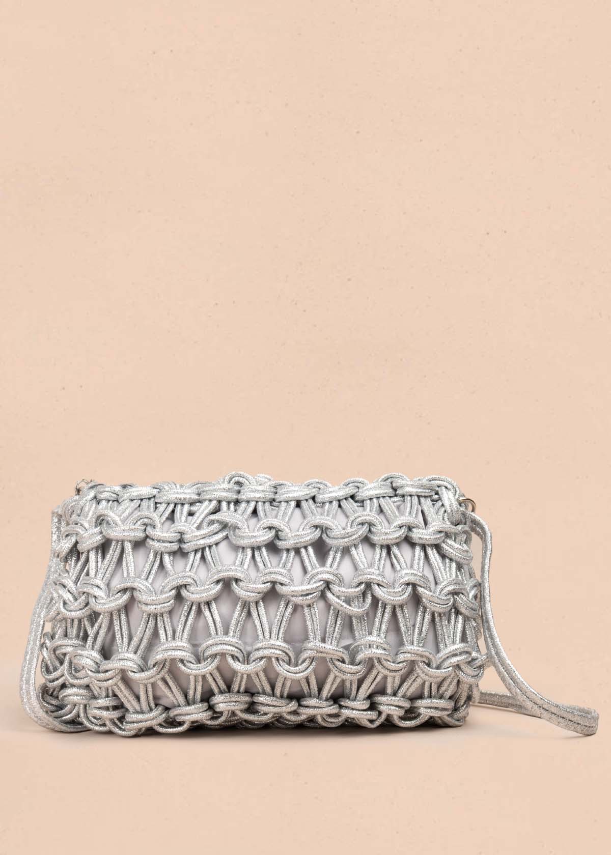 Bolso manos libres color plata con tejido de cuerda y asa de perlas 105938 - Image 4