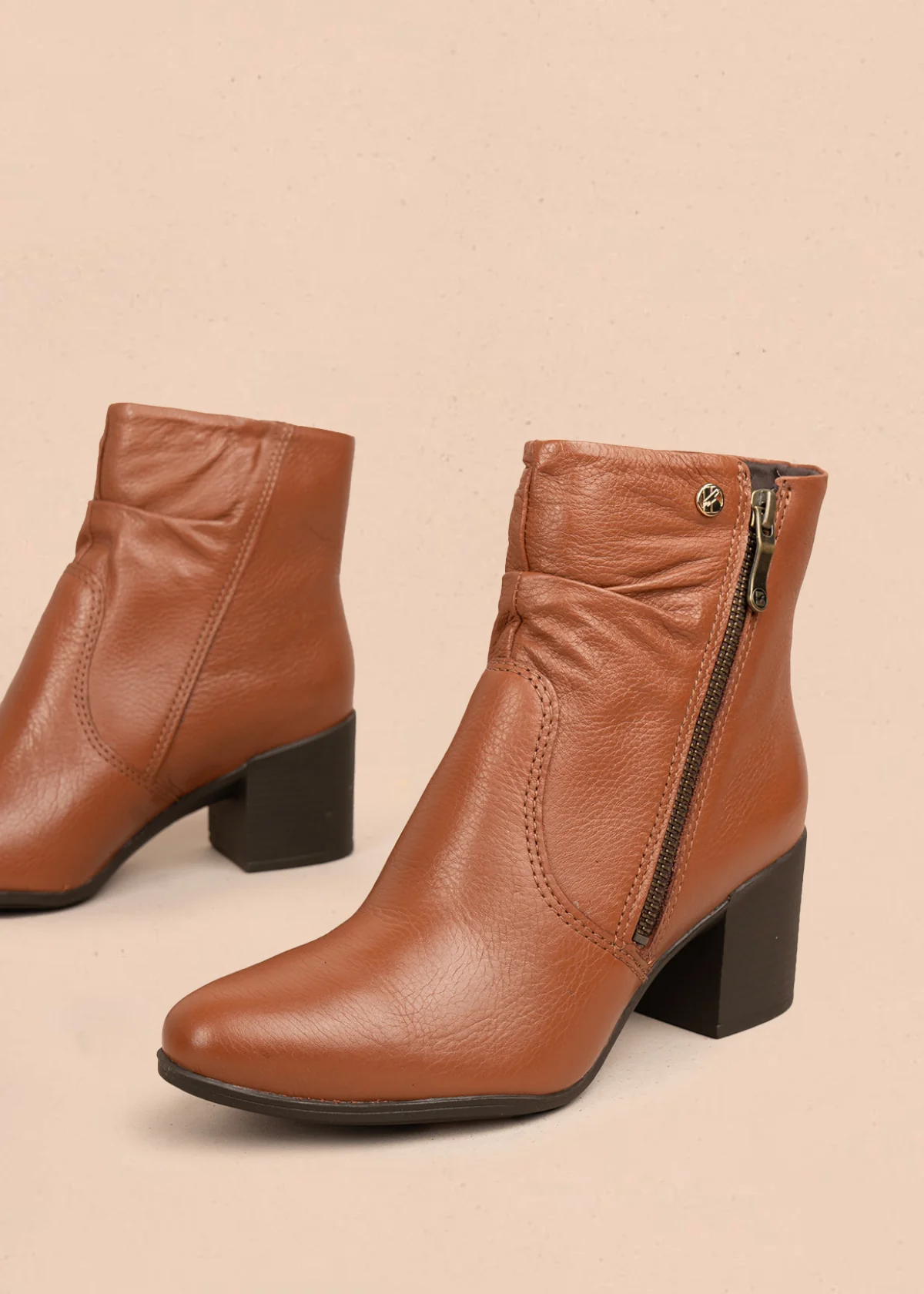 Bota en cuero color miel con cremallera lateral y acabado liso 105941 - Image 4