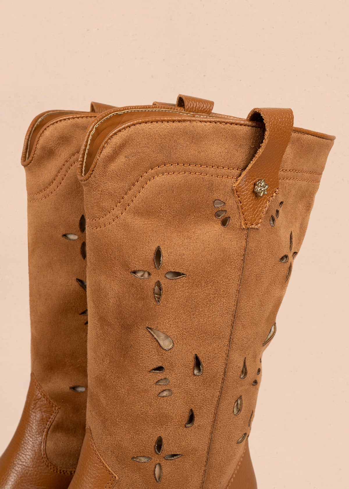 Botas texanas en cuero color miel caña en textil y perforaciones 106166 - Image 5
