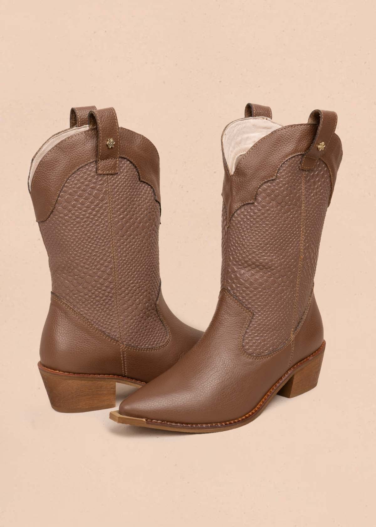 Bota texana en cuero color café con texturizado croco 105905 - Image 4