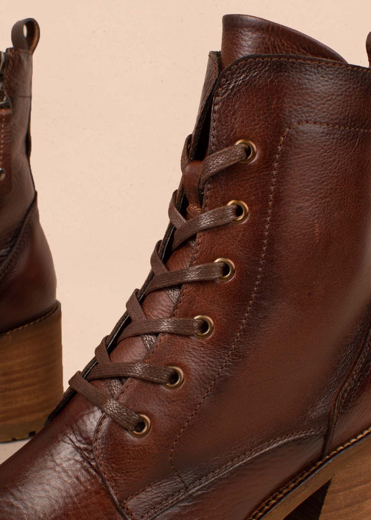 Botas de cuero color café con cordones estilo urbano 104898 - Image 6