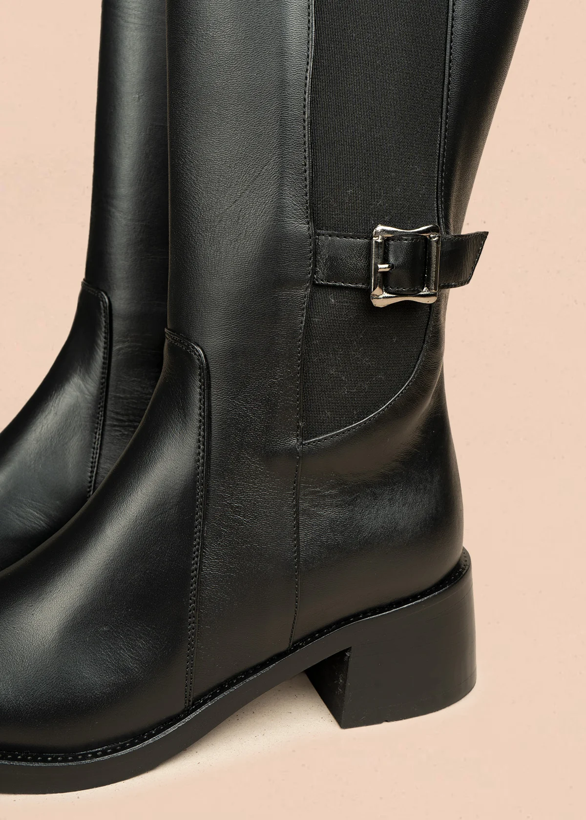 Botas de cuero color negro acabado liso y elástico lateral 106453 - Image 4