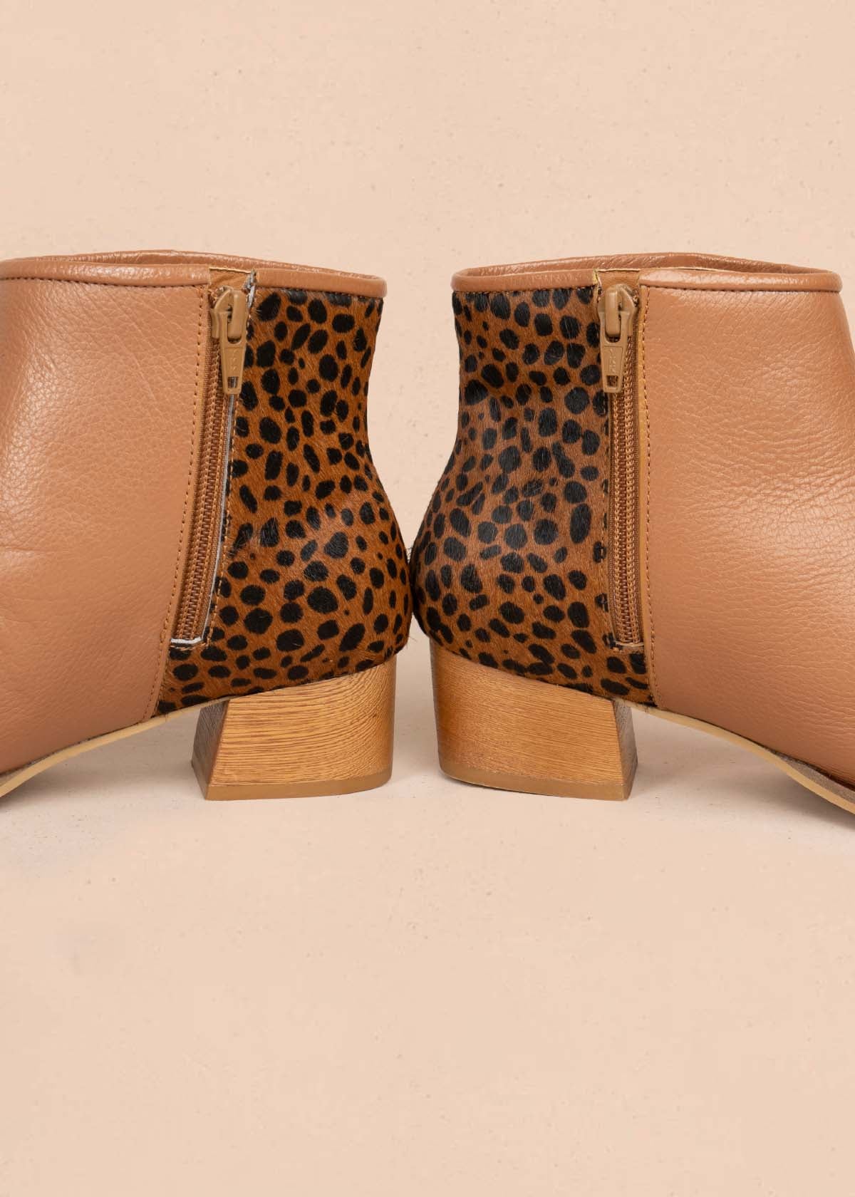 Botines en cuero color miel con animal print 105726 - Image 3