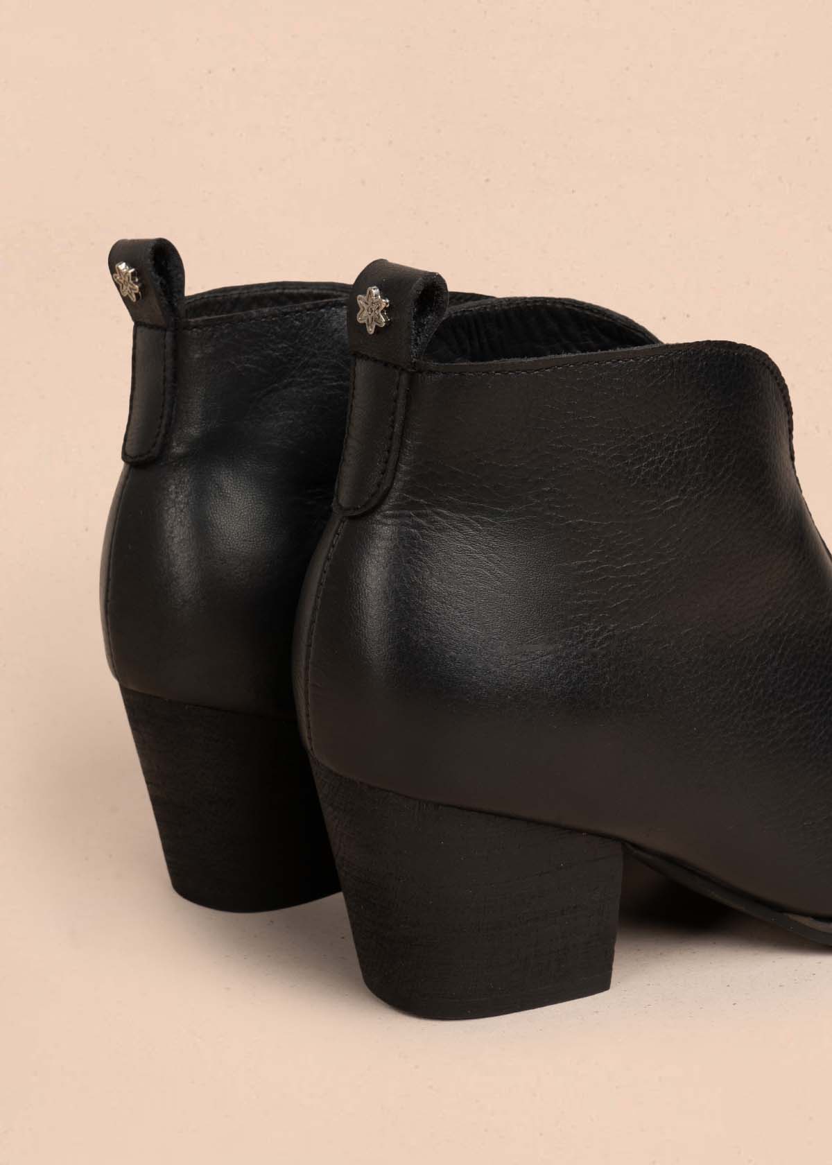 Botines en cuero color negro 105873 - Image 6