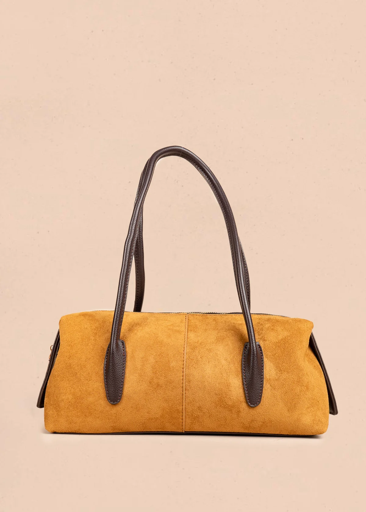Bolso tipo cartera color miel silueta tubular 106792