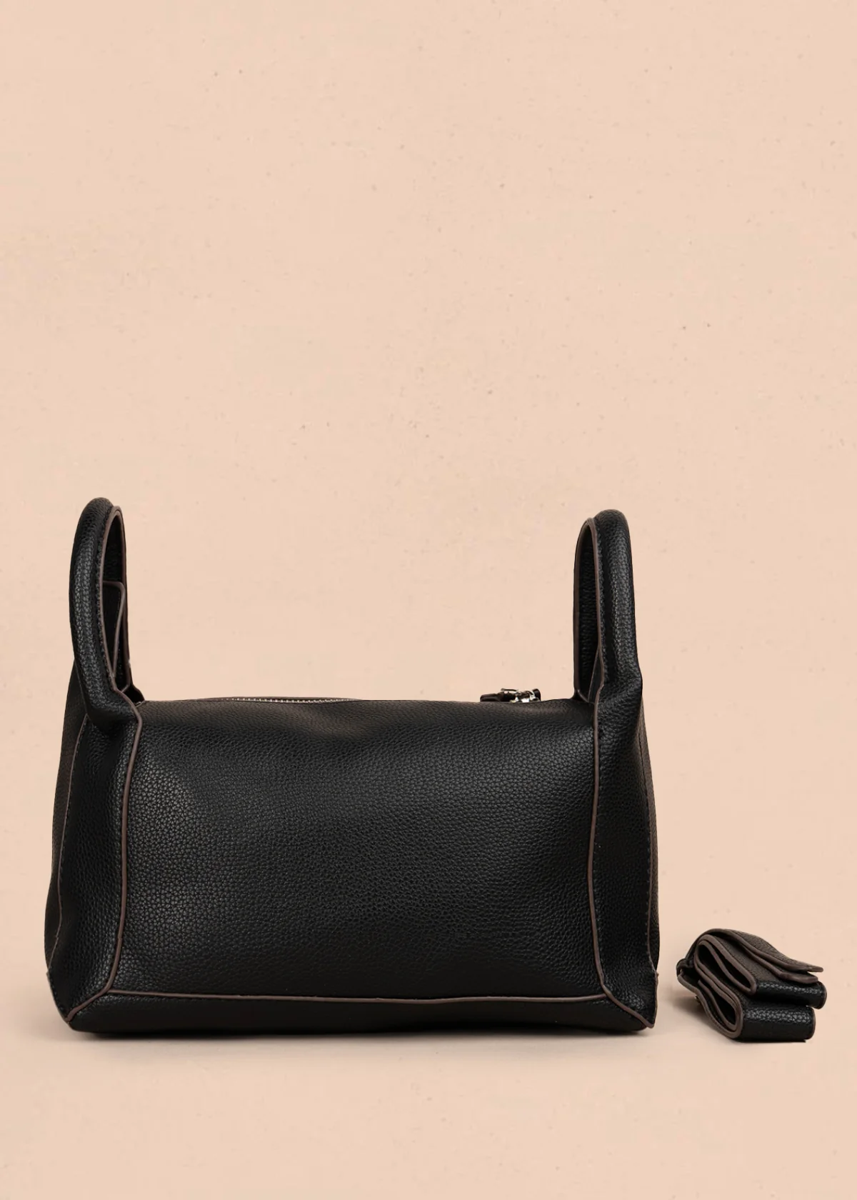 Bolso tipo cartera color negro con broche frontal 106985 - Image 3