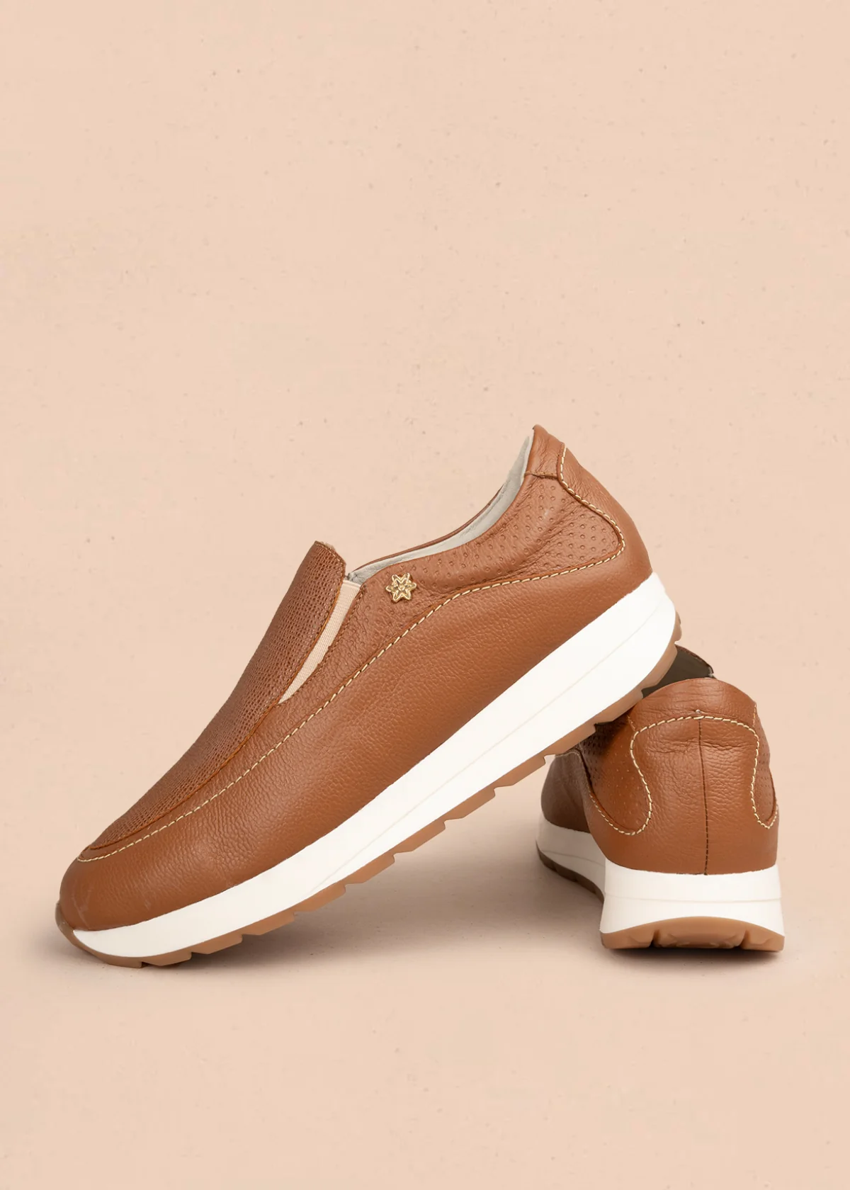 Zapatos cerrados en cuero color miel con diseño moderno y suela contrastante 106015 - Image 6