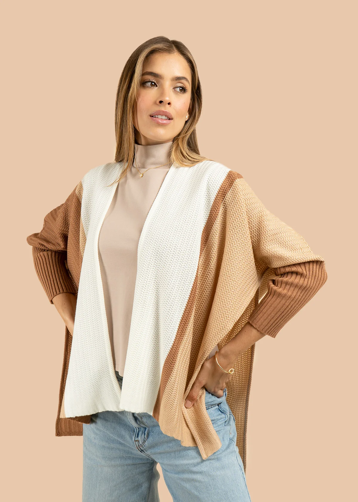Chal tejido color camel y colores tierra con mangas acanaladas 106682 - Image 4