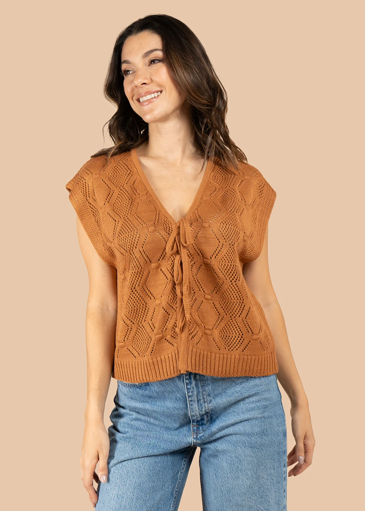 Chaleco tejido camel con diseño calado 105743 - Image 5