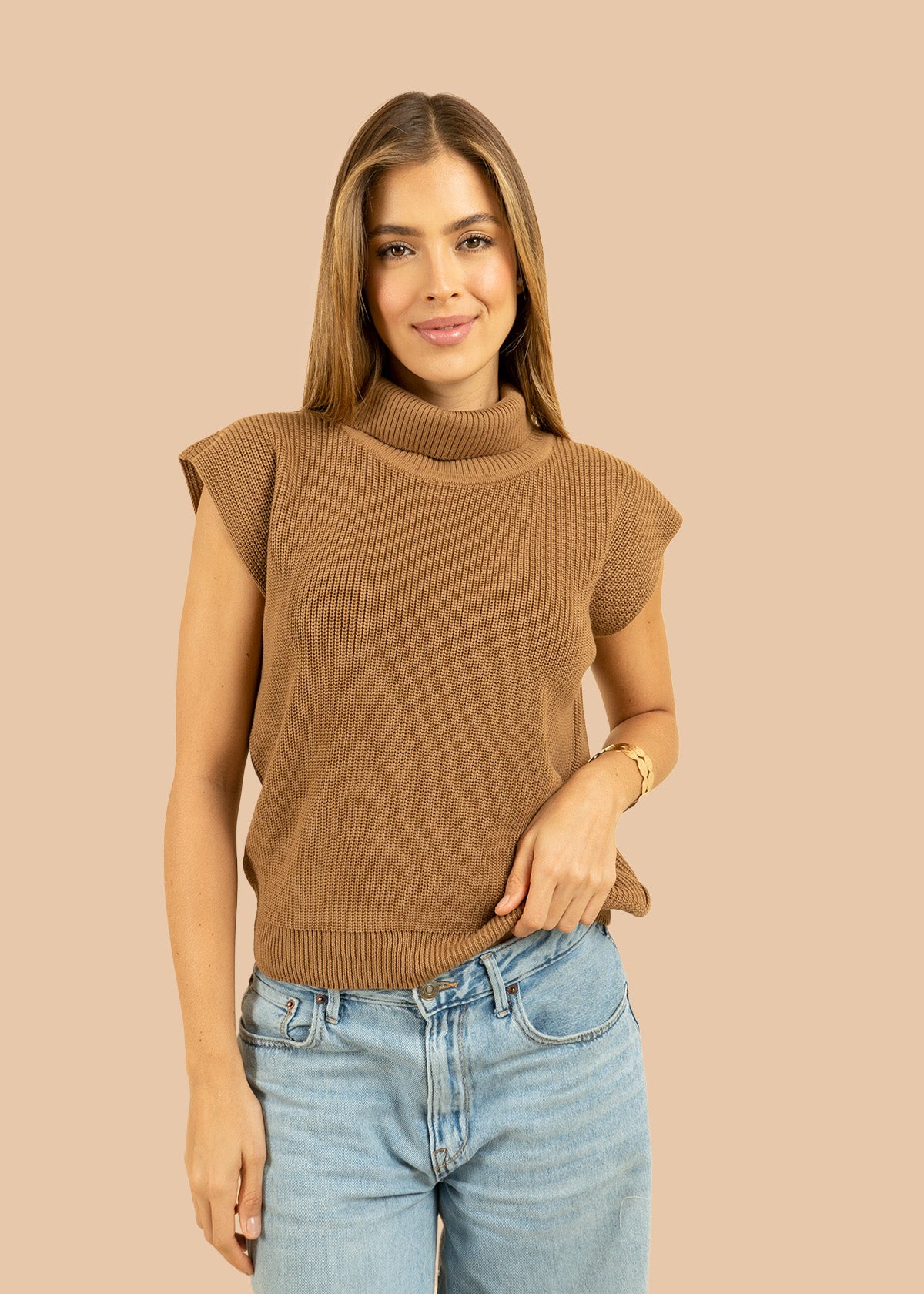Chaleco tejido color camel con cuello alto 105747 - Image 5