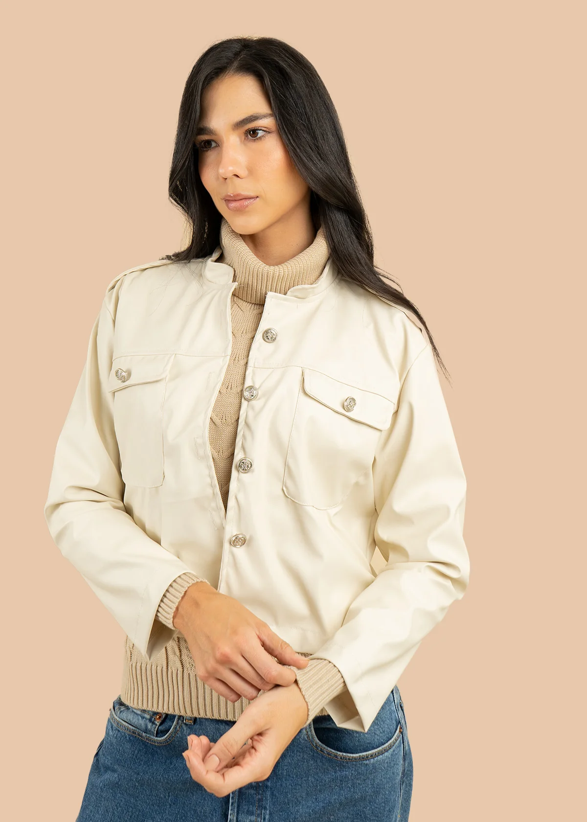 Chaqueta color beige con efecto de cuero 106582 - Image 2
