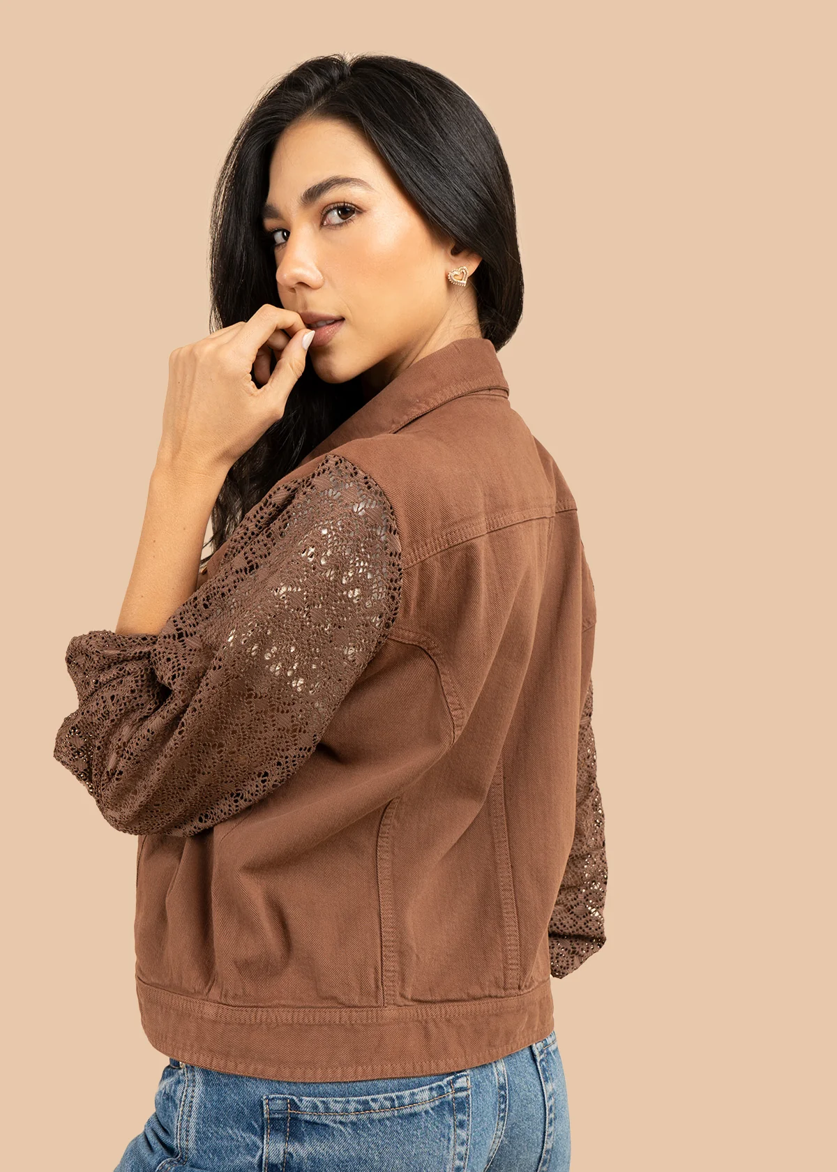 Chaqueta color café en denim y mangas tejidas 106240 - Image 3