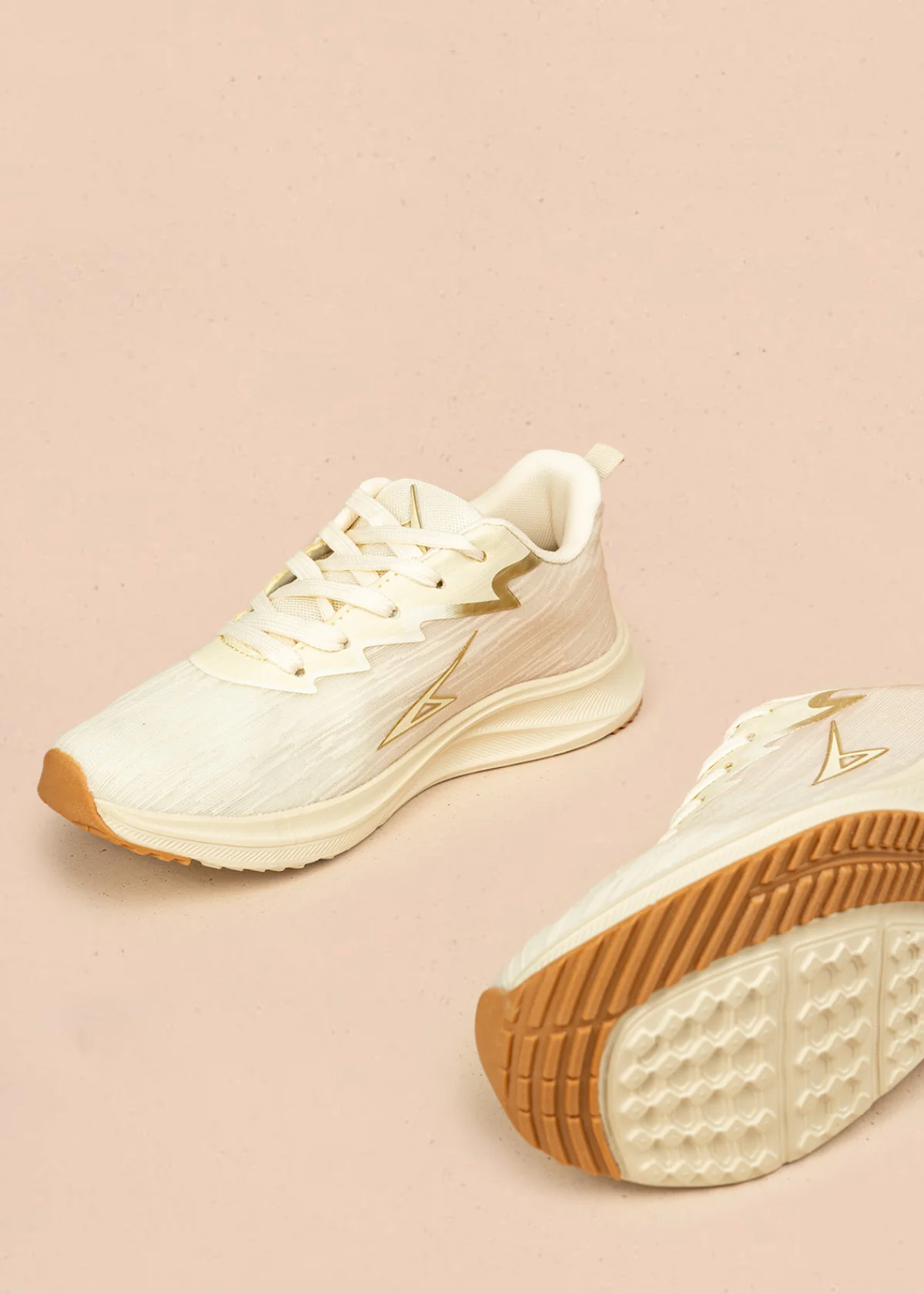 Tenis deportivos color beige con detalles dorados 106451 - Image 6