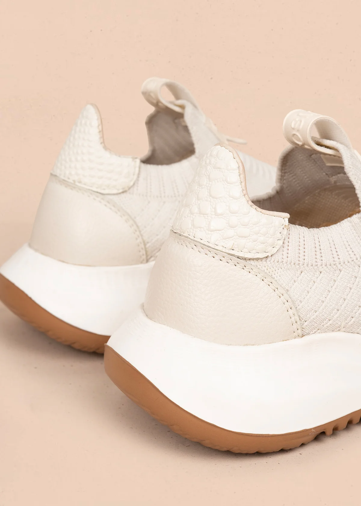 Tenis casuales en cuero color beige en malla  106114 - Image 6
