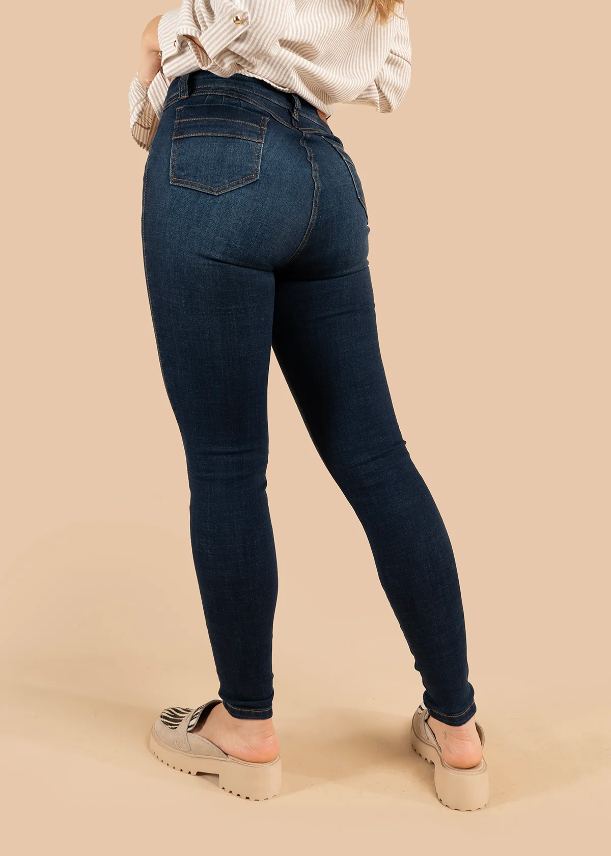 Jean color azul con corte skinny y ajuste al tobillo 106012 - Image 7