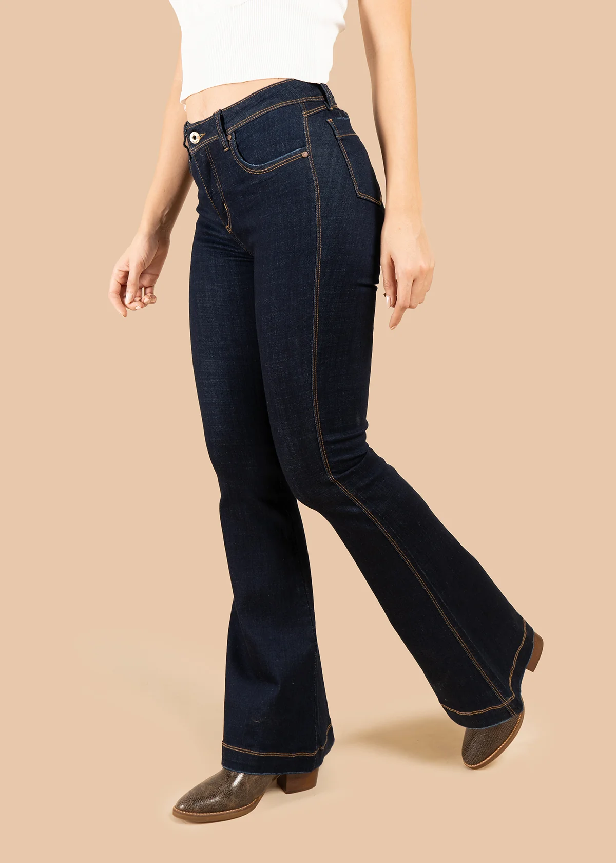 Jeans color azul bota campana con costuras visibles 106010 - Image 4