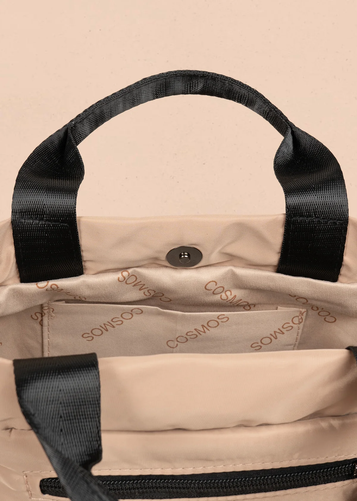 Bolso manos libres color beige con resorte 106971 - Image 5