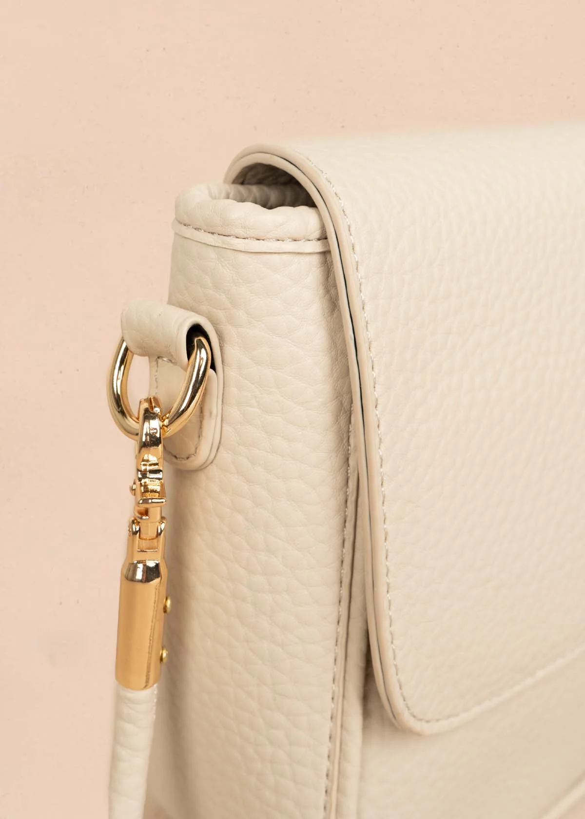 Bolso manos libres color beige texturizado 106325 - Image 3