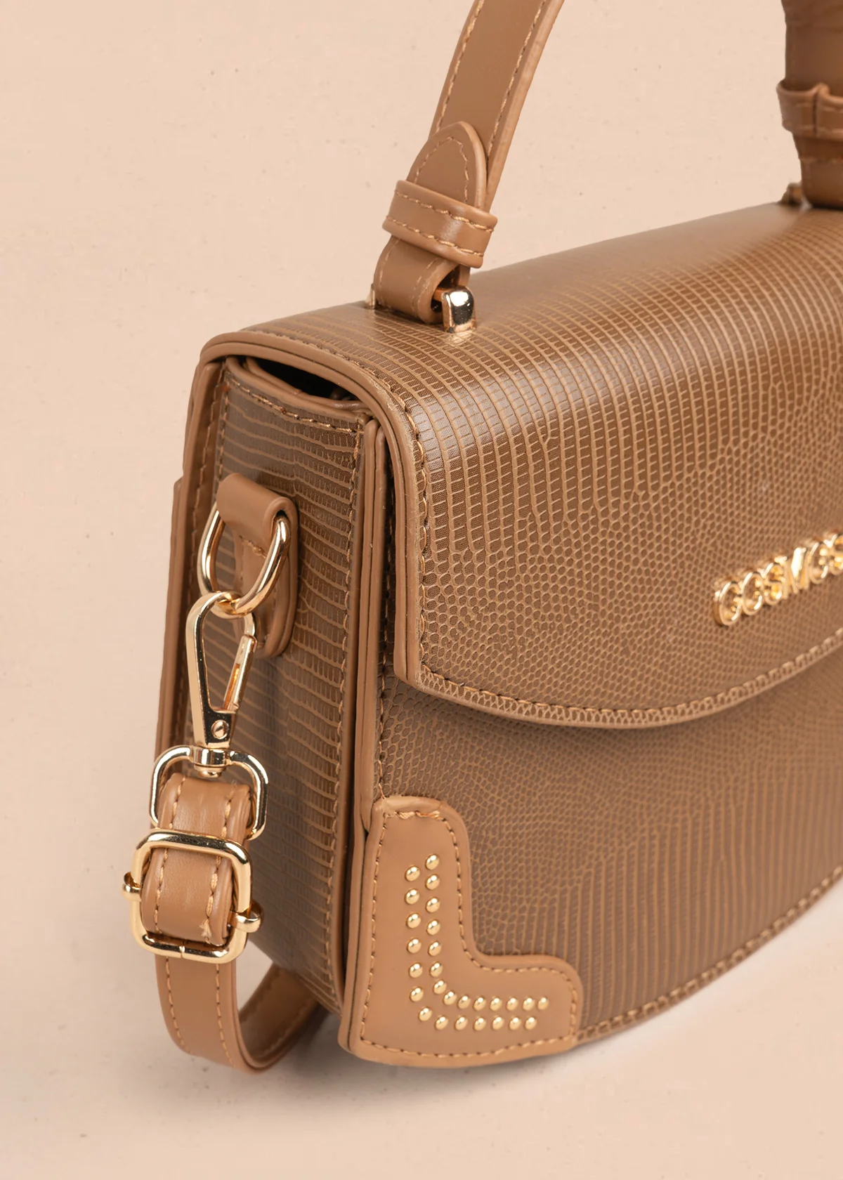 Bolso manos libres color café con textura croco y detalles dorados 106983 - Image 3