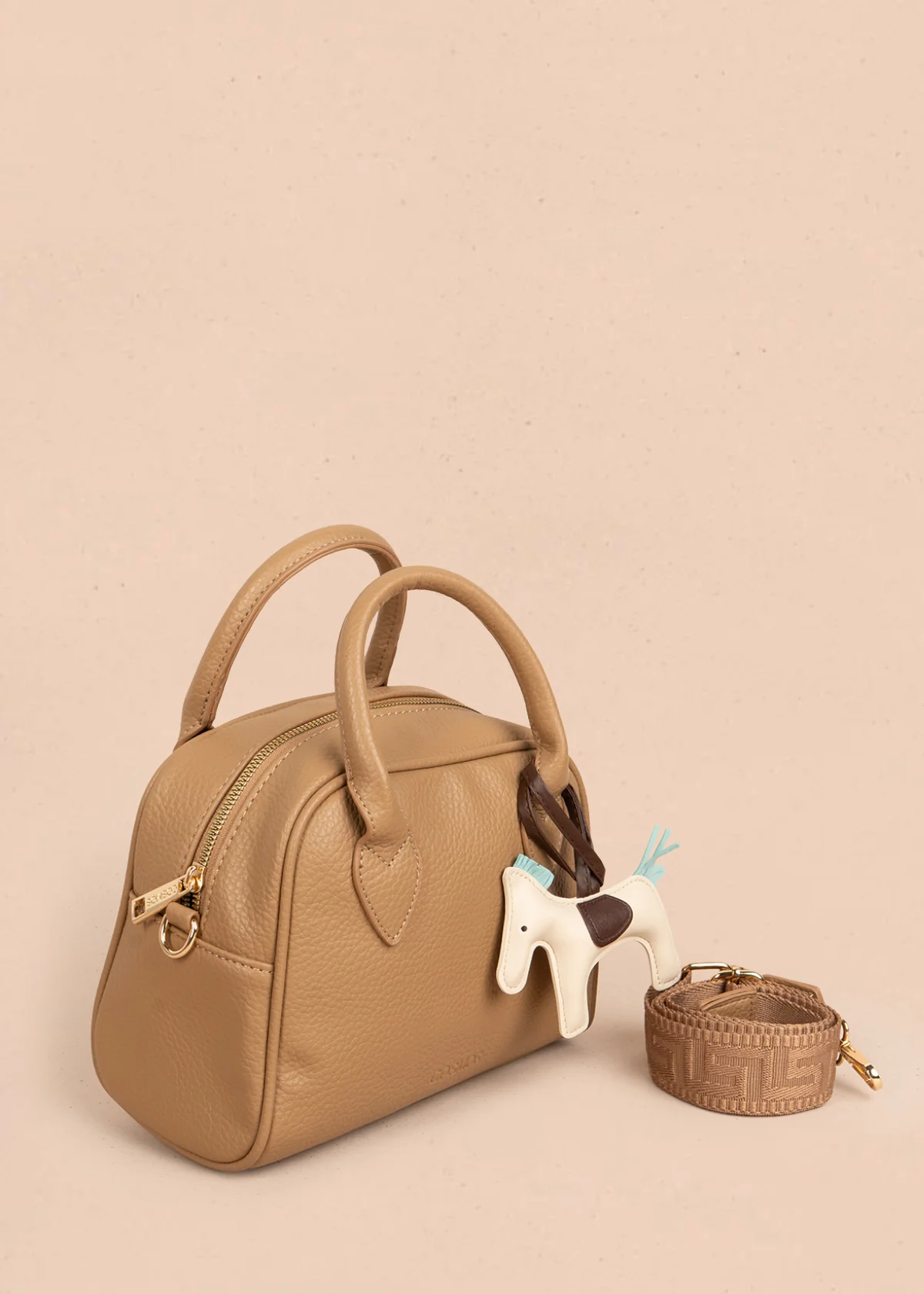 Bolso manos libres color caqui con llavero 106285 - Image 2