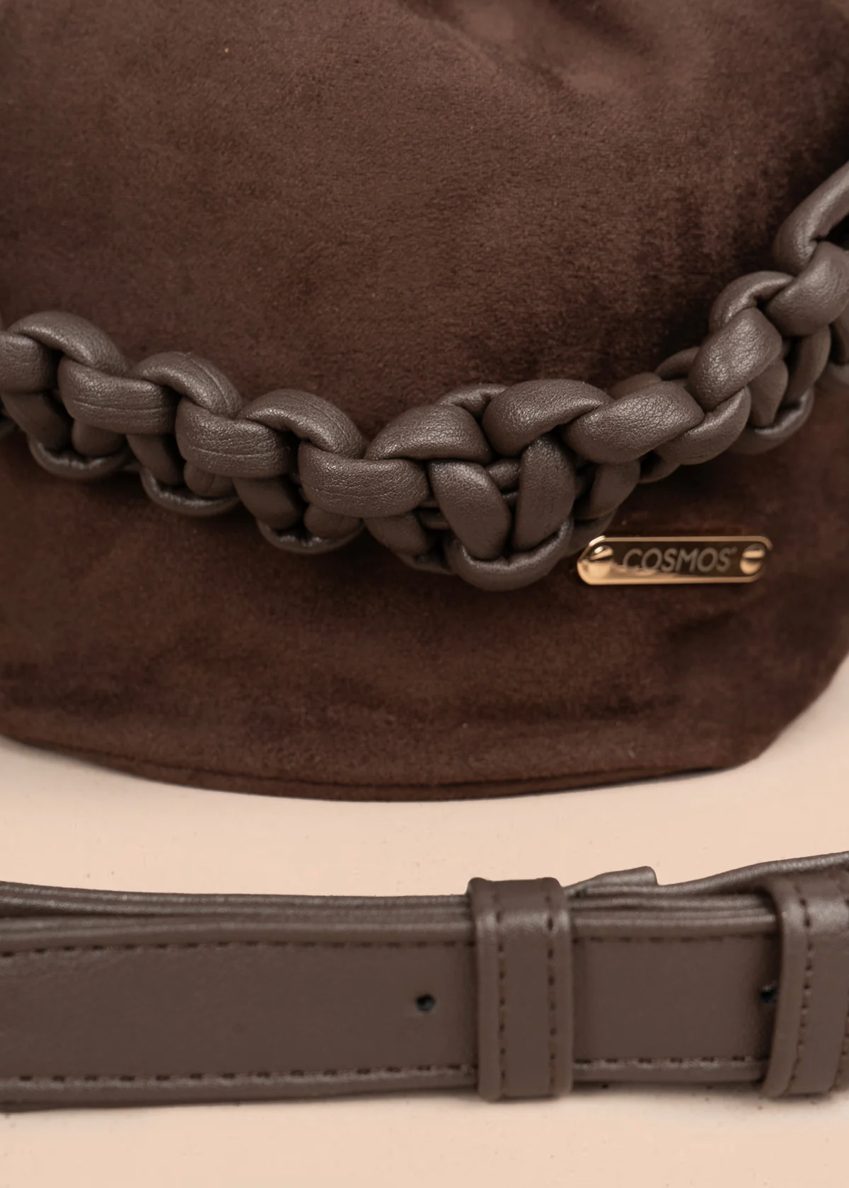 Bolso manos libres color chocolate con asa trenzada 106963 - Image 4