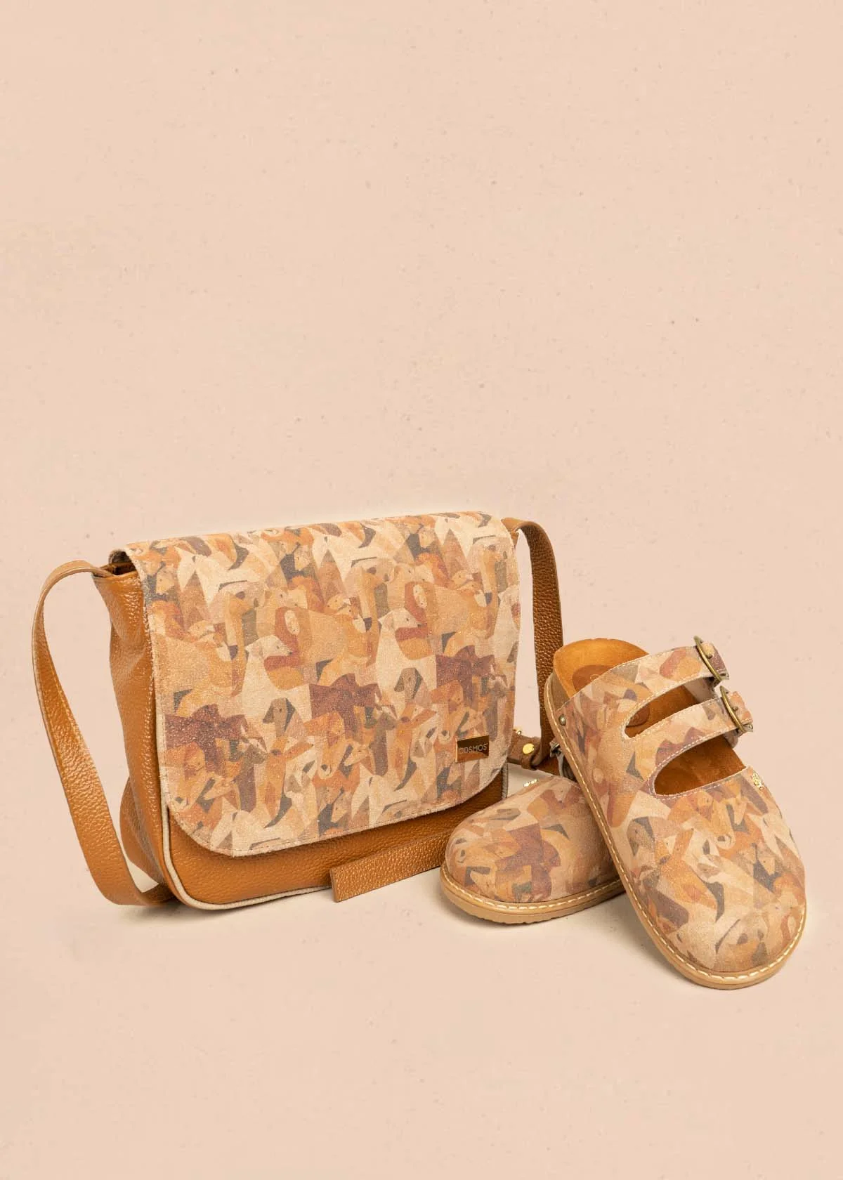 Bolso manos libres en cuero multicolor con solapa estampada 106997 - Image 4