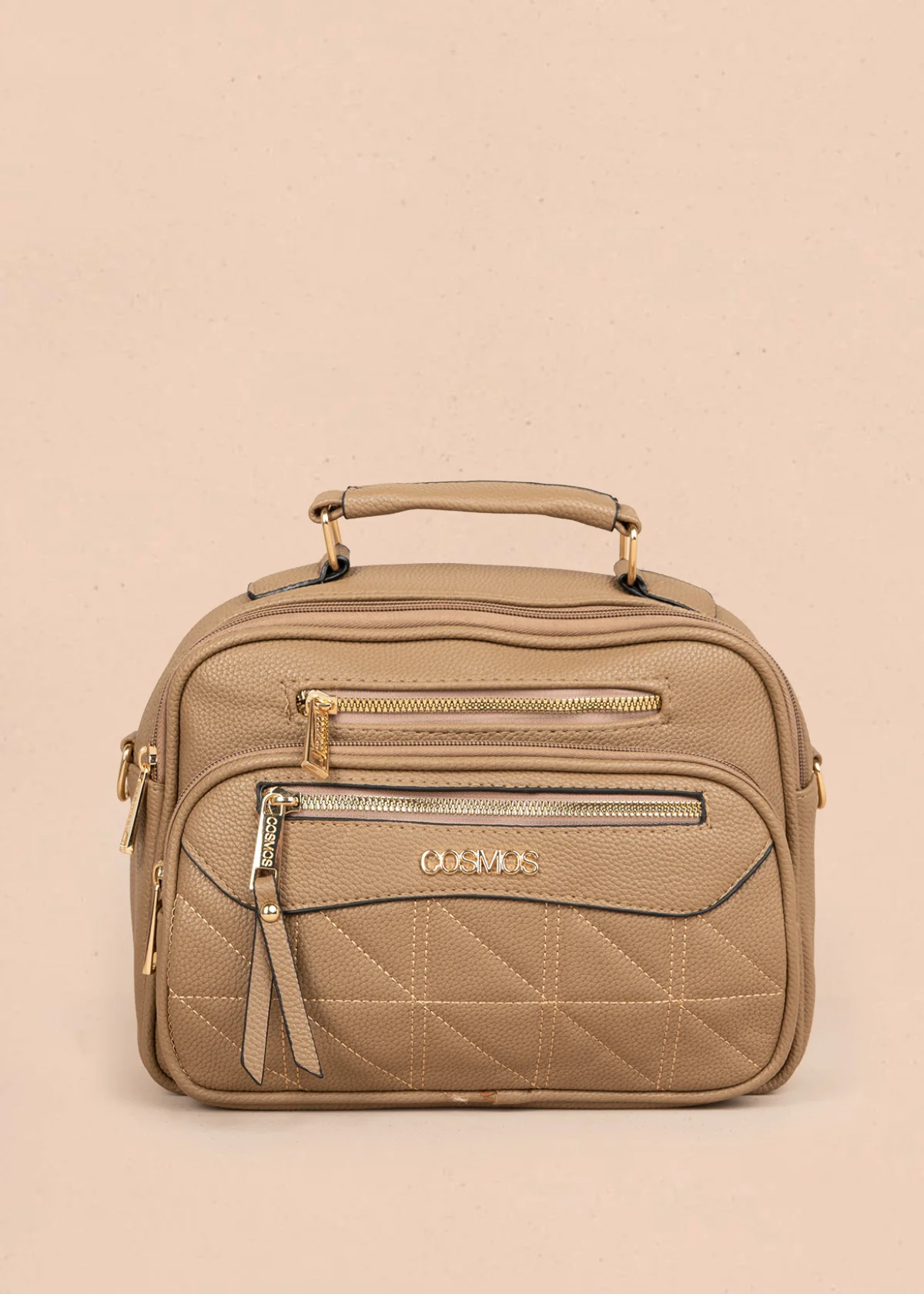 Bolso manos libres color moca con patrón acolchado 106337