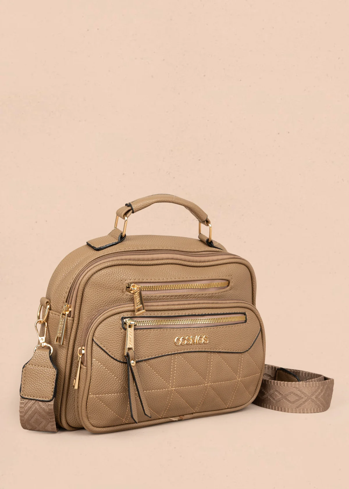 Bolso manos libres color moca con patrón acolchado 106337 - Image 4