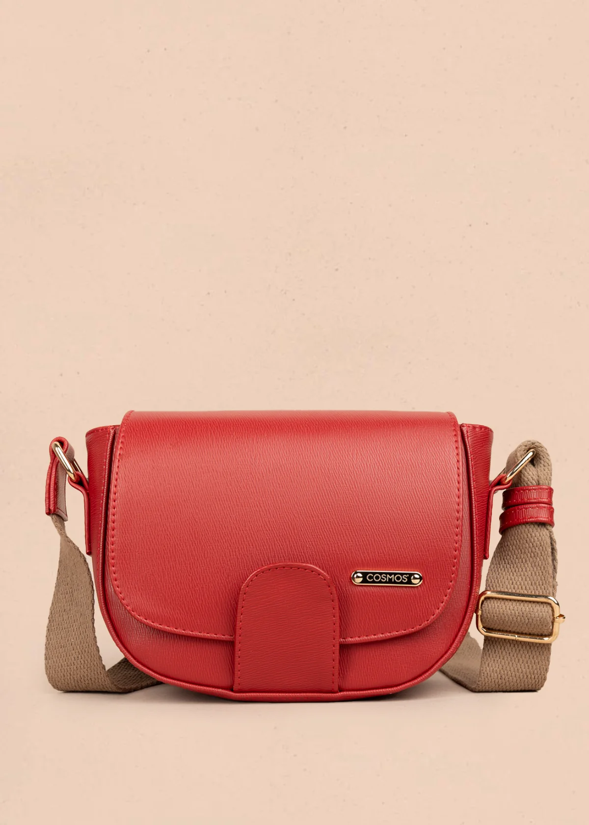 Bolso manos libres color rojo con acabado texturizado 106962