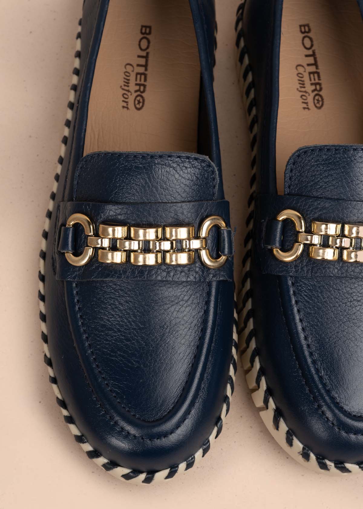 Mocasines en cuero color azul con herraje dorado 105333 - Image 6