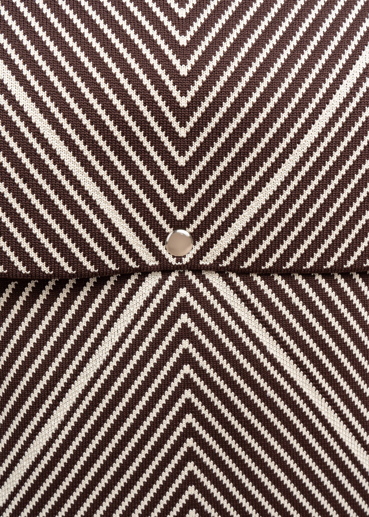 Morral color café de tela con diseño chevron 106573 - Image 2