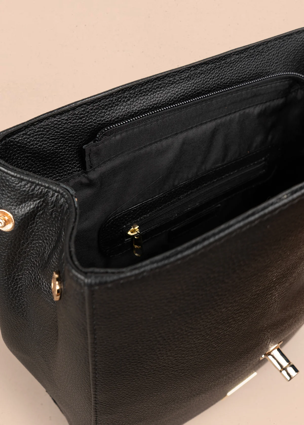 Morral en cuero color negro con textura 105791 - Image 4