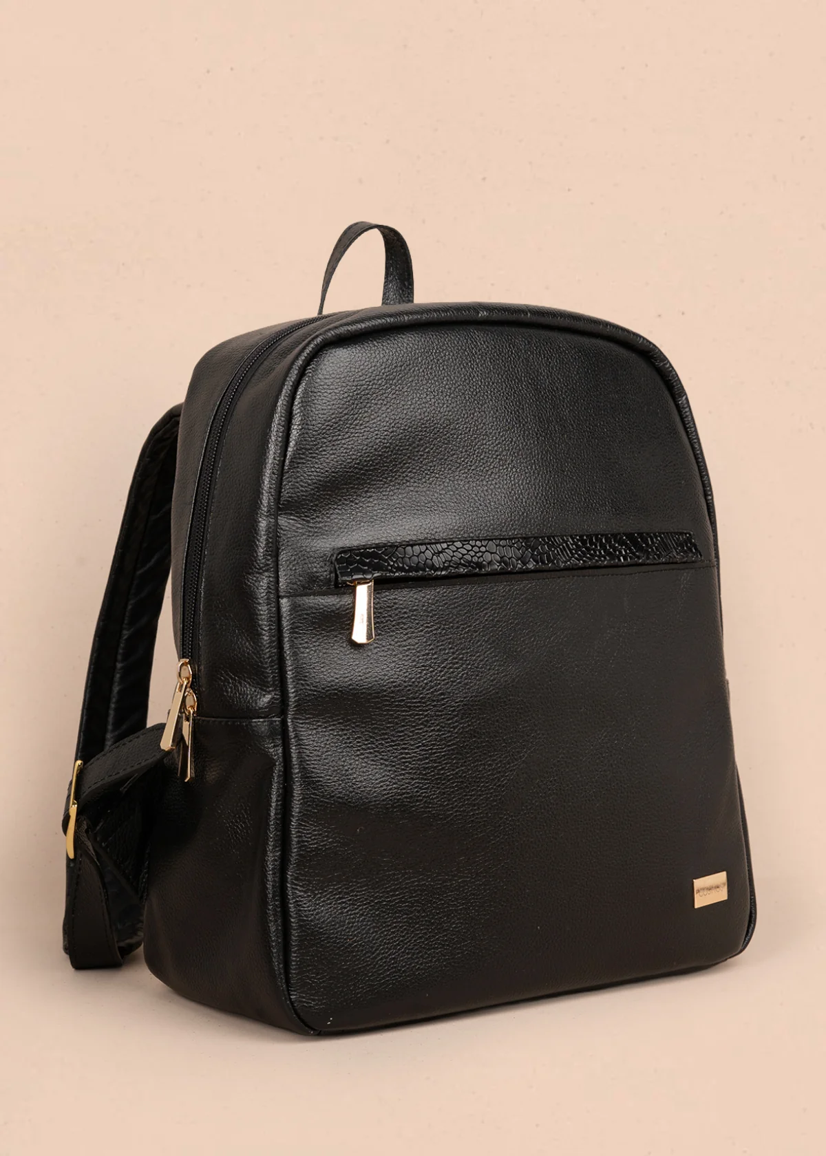 Morral en cuero color negro con cierre frontal y detalle en textura croco 105789 - Image 2
