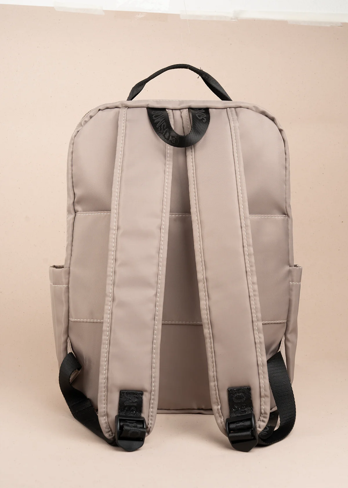 Morral color taupe en textil con bolsillos delanteros 106298 - Image 4