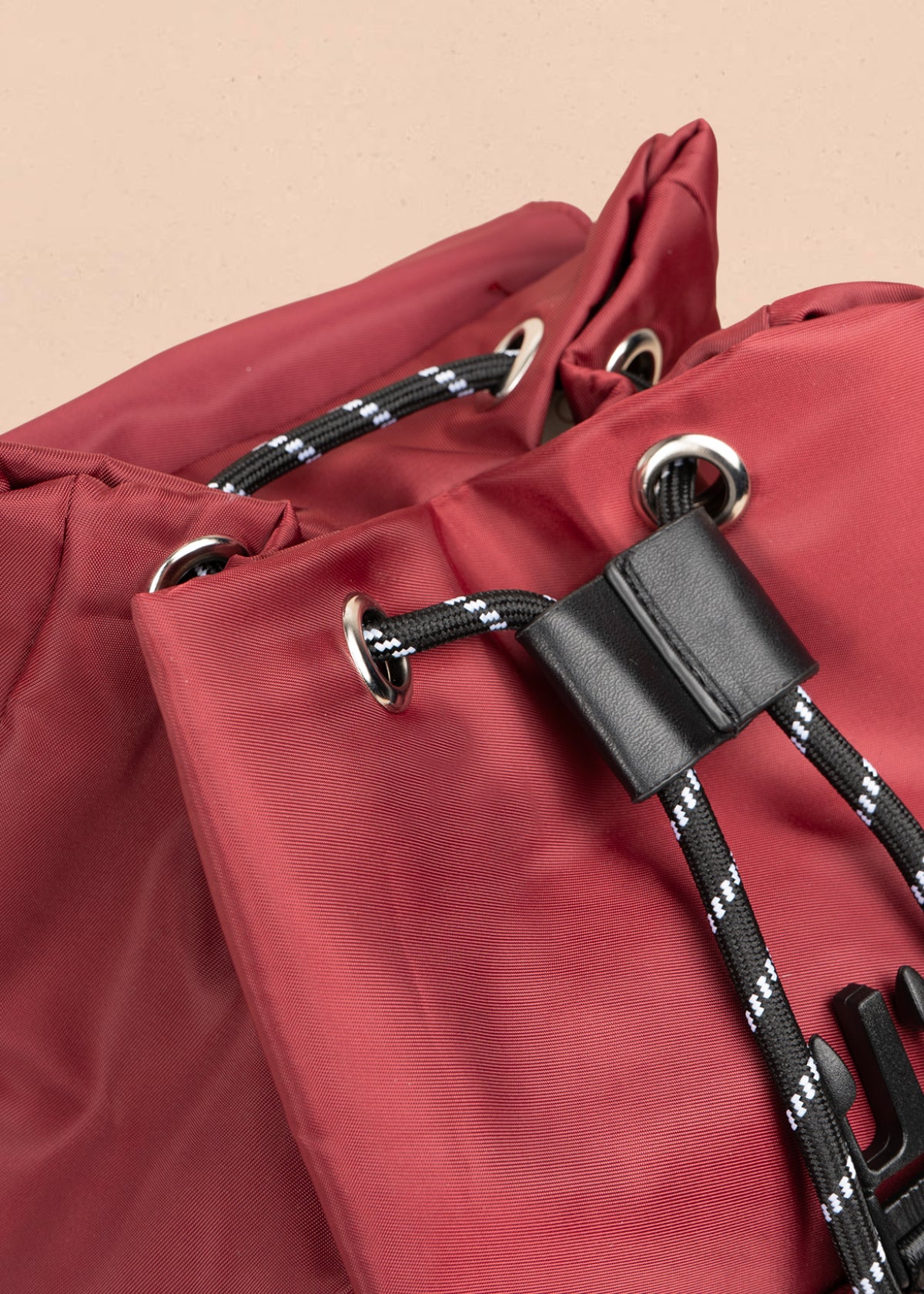 Morral color vinotinto con bolsillo frontal y laterales 106977 - Image 4