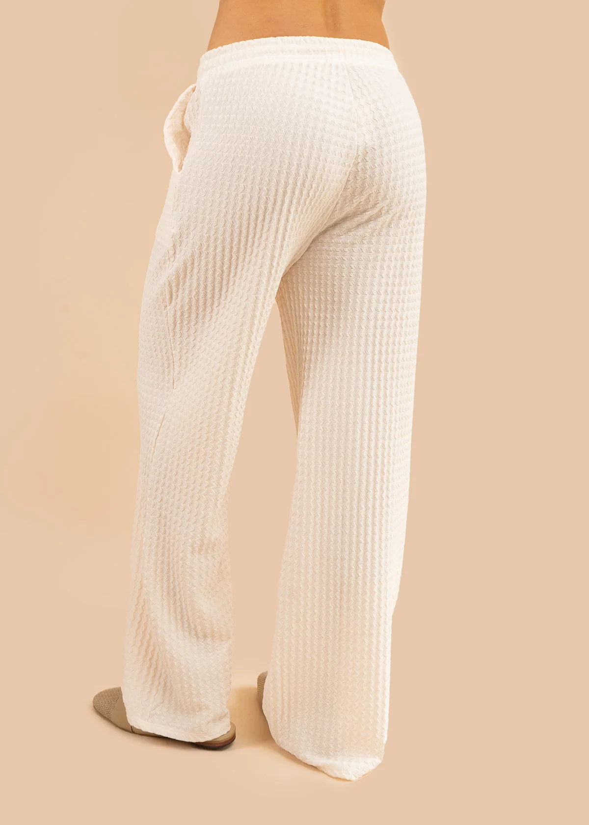 Pantalón color arena tela texturizada con pretina resortada 106237 - Image 3