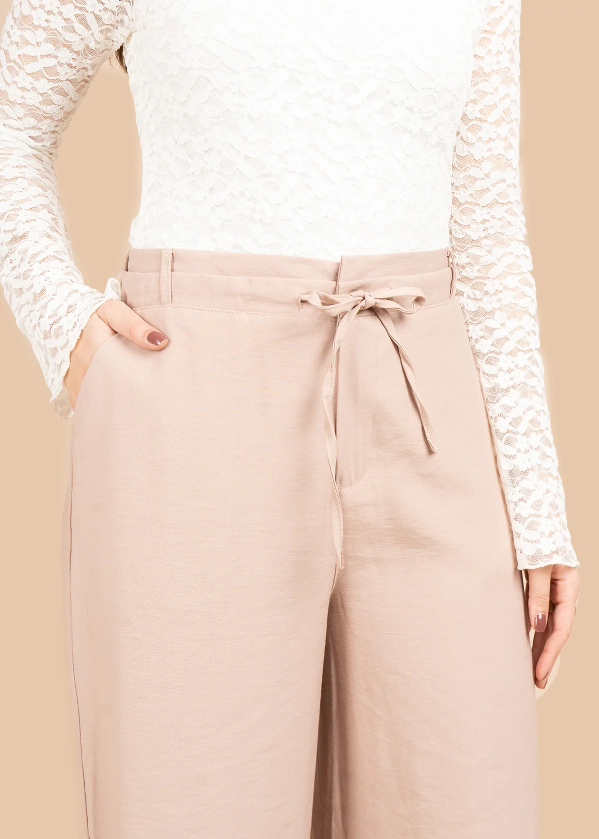 Pantalón color camel con jareta interna y bolsillos laterales 106395 - Image 2