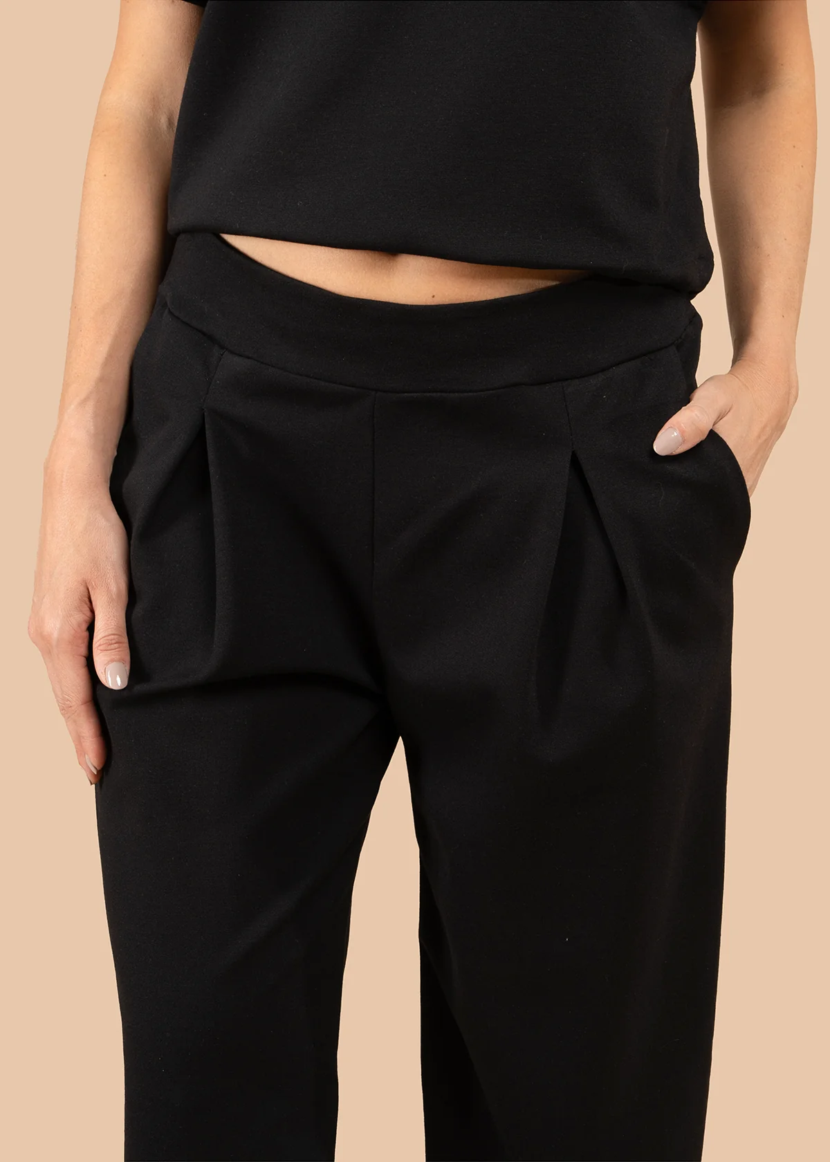 Pantalón color negro con pinzas 105803 - Image 4