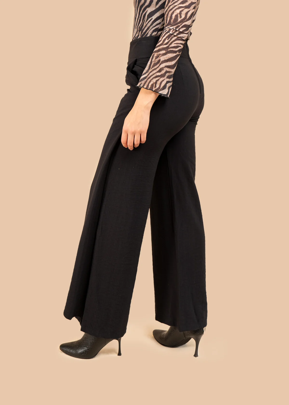 Pantalón color negro tipo pareo 106310 - Image 3