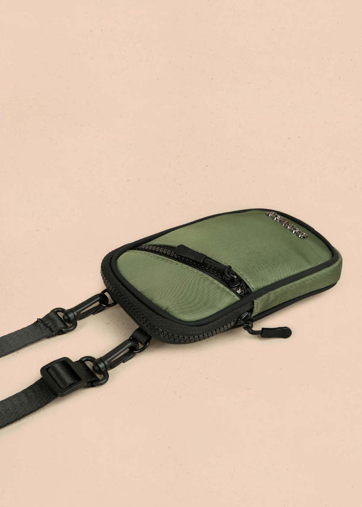 Porta celular color verde con bolsillo delantero 106969 - Image 4