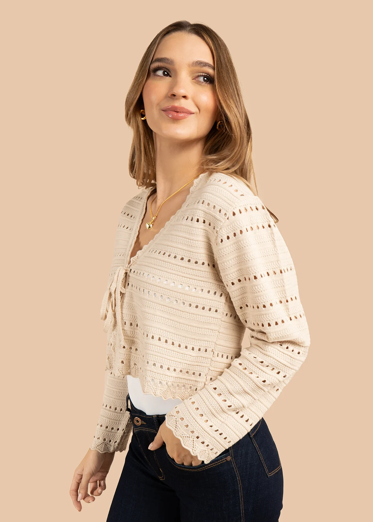 Saco en tejido color beige con lazo frontal y detalles delicados 105742 - Image 3