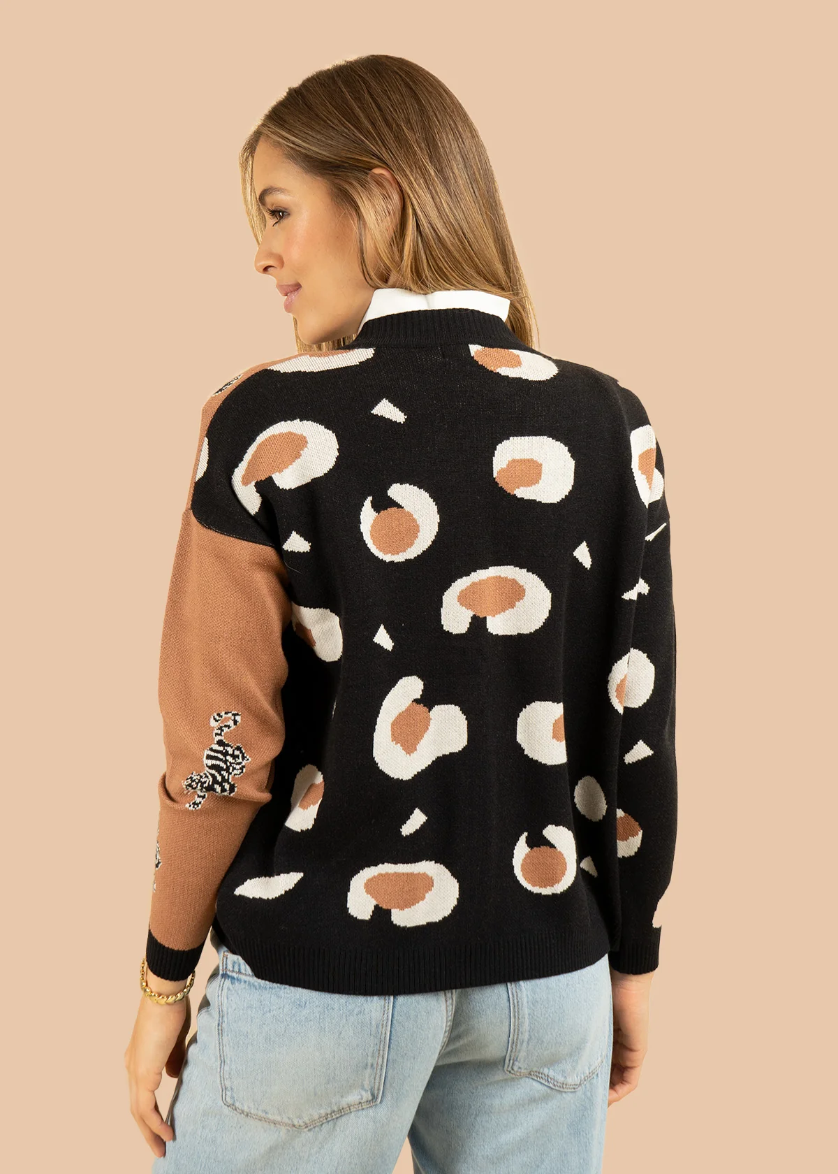 Saco tejido color negro con diseño de tigre 106684 - Image 6