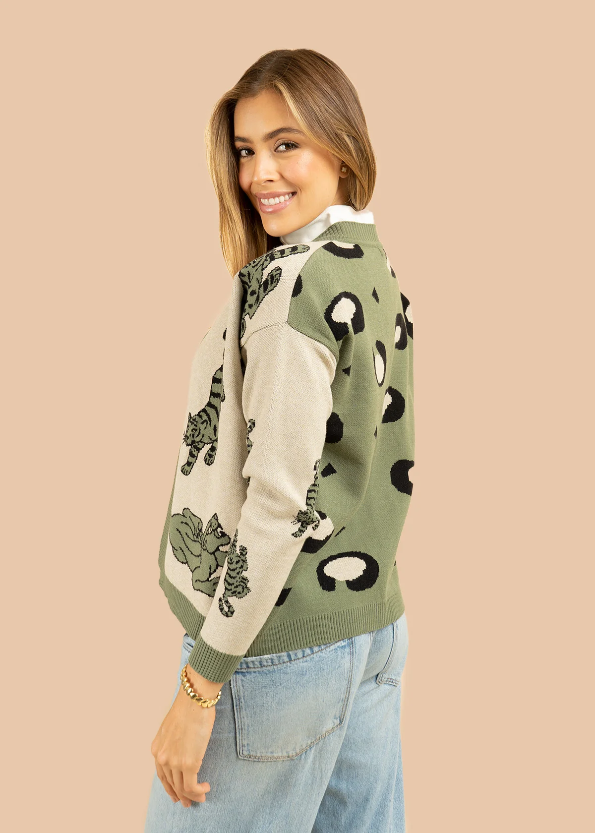 Saco tejido color verde con diseño de tigre 106684 - Image 5