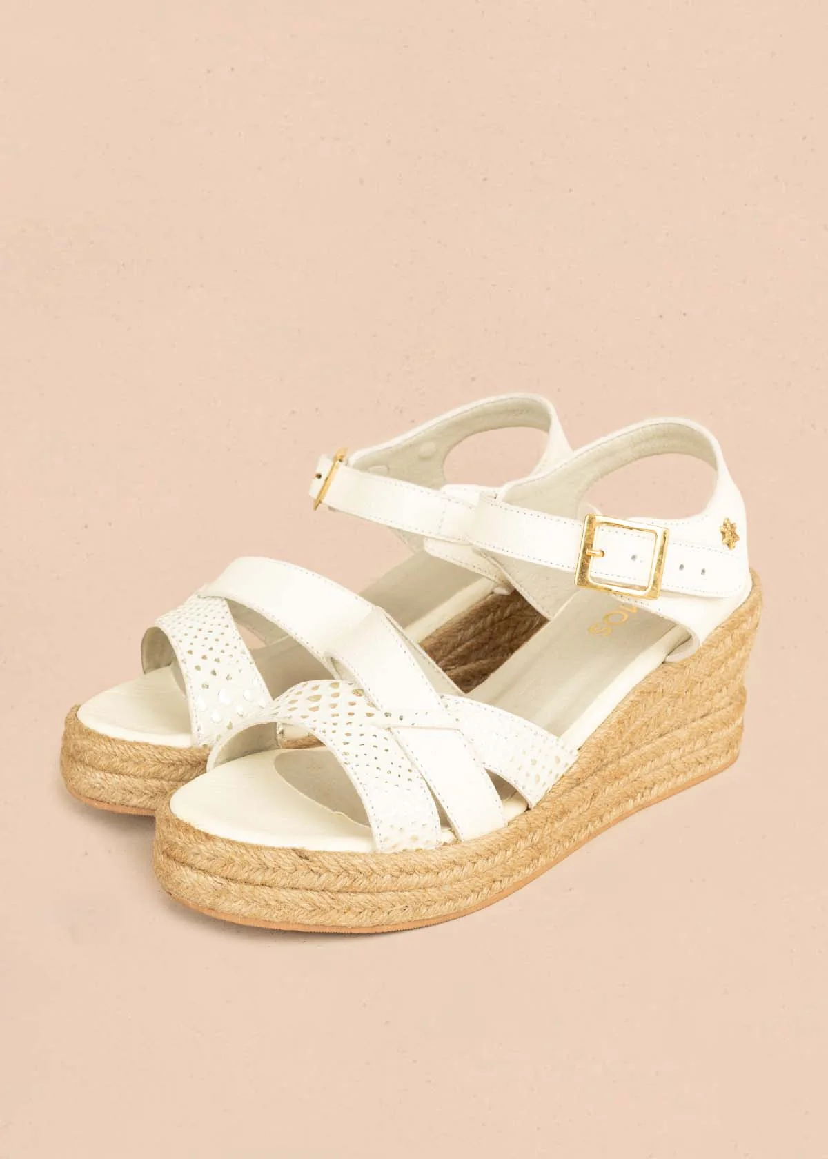 Sandalias en cuero color talco con detalles dorados y plataforma en yute 106035 - Image 2